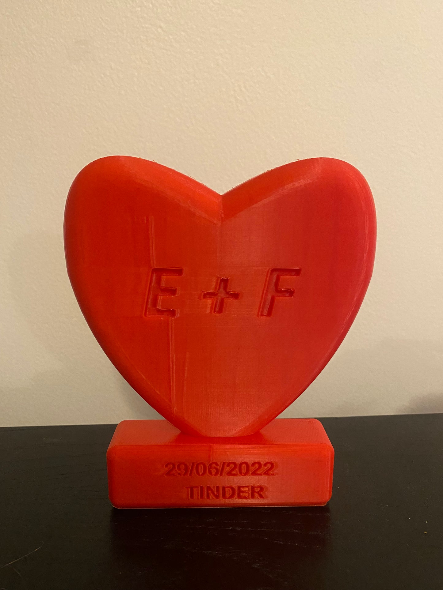 Corazón personalizable: ¡iniciales, fechas y frases!